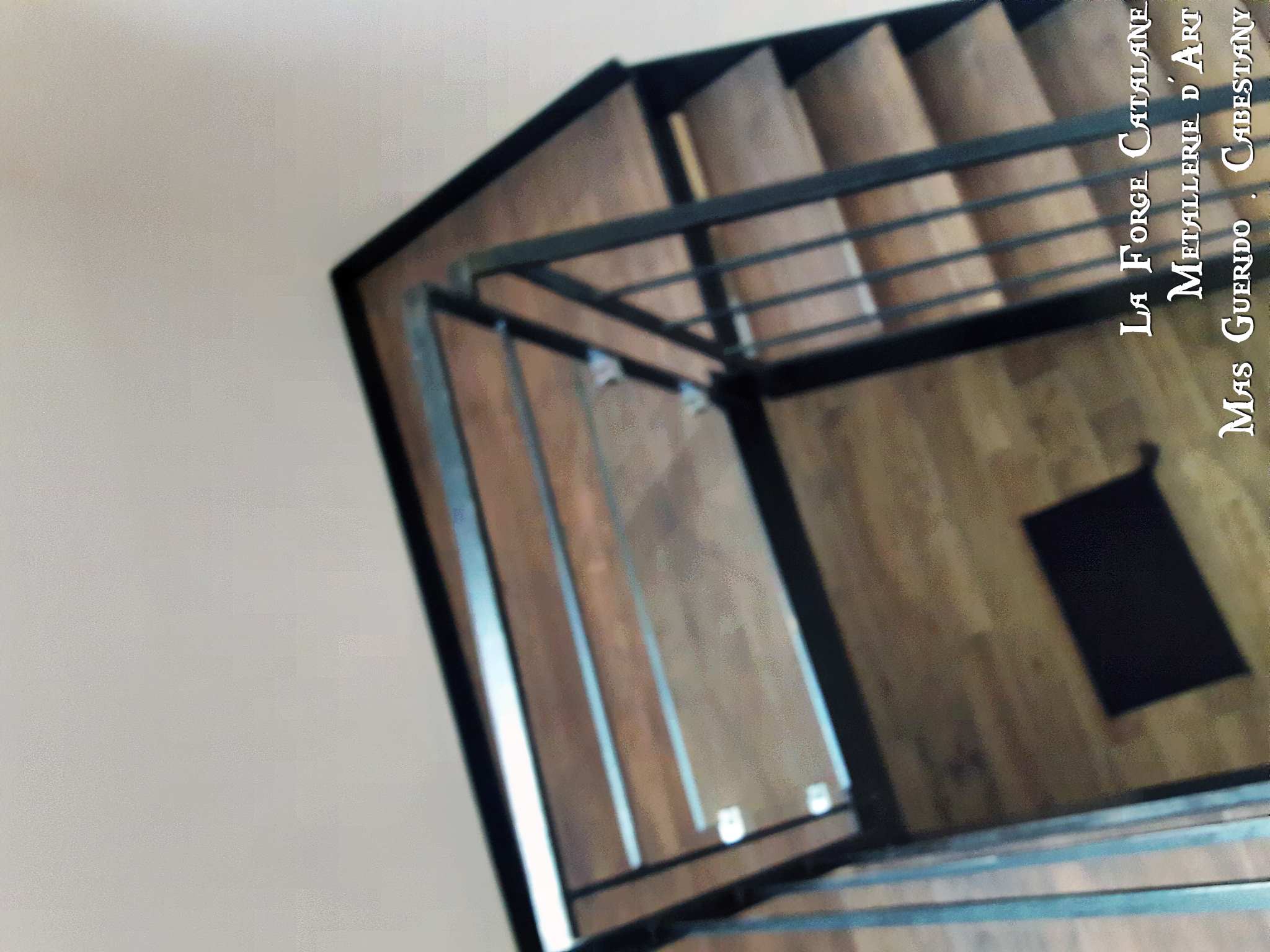 Escalier 2 quart tournant marches bois rampant lisses horizontale forge catalane.jpg